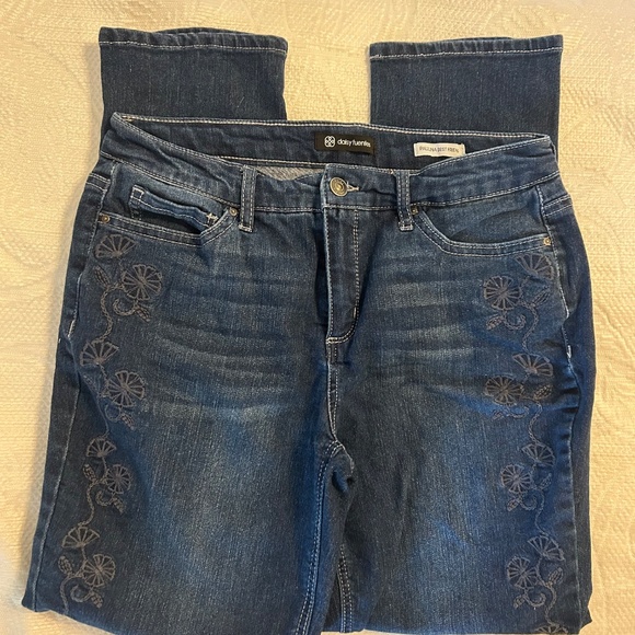 Women’s Daisy Fuentes Brand Embroidered Blue Jeans | Size‎ 6 - Picture 10 of 10